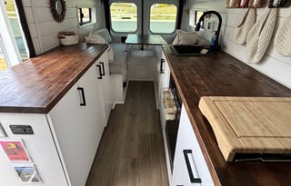 LunaSea Adventure Van-HEATER/AC -Dog friendly