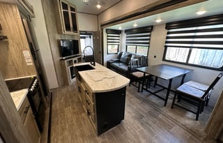 2021 Artic Wolf 3770 Suite-Condo on Wheels
