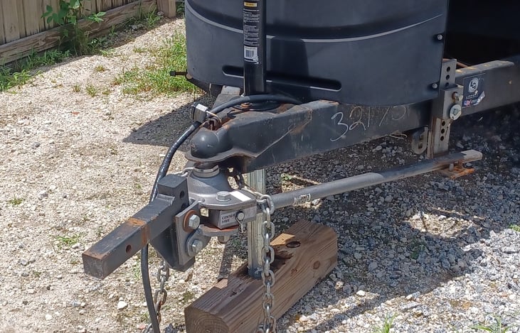 Towing components provided, (9pin round connector).