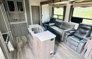 Luxury Fifth Wheel Rental | Sleeps Up to 9