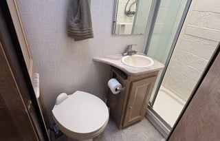 2019 Coachman Leprechaun 26' Sleeps up to 7