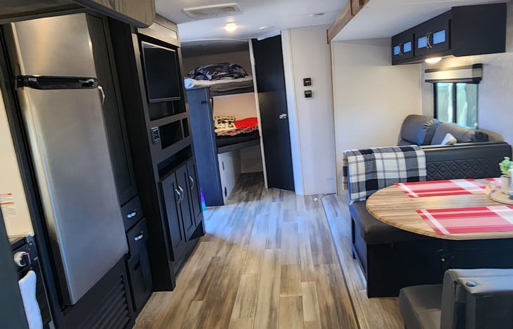 Slide out open for some extra space in living 32 with 32 in tv!!! And blue l.e.d light around to give a extra vibe ✨️