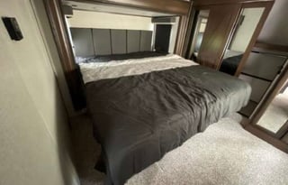 Dutchmen Atlas Fifth Wheel