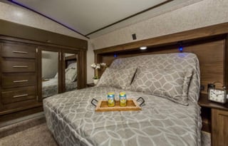 2018 Forest River-California Cherokee Arctic Wolf