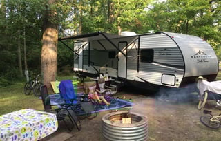 2021 Della Terra 27' sleeps 8 w King Bed