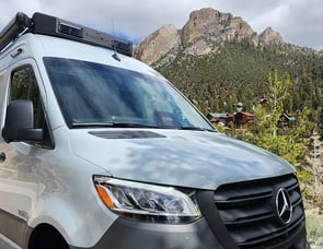 Winnebago Revel 44E