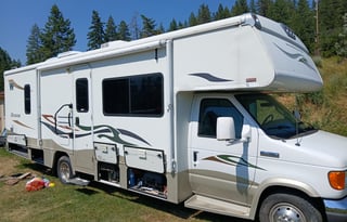Beautiful, Spacious, Easy Driving Winnebago!