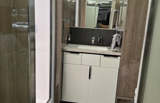 Luxury RV with flexible hosts.