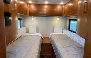 2018 Tiffin 24' Fully Stocked/Auto-Level