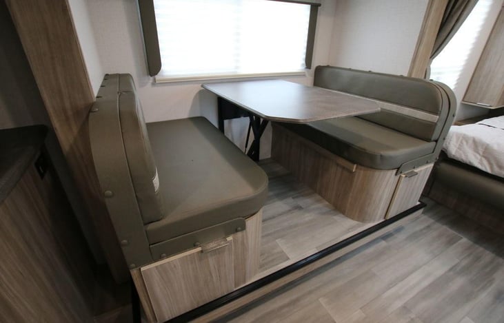 Dinette which can be made into a bed