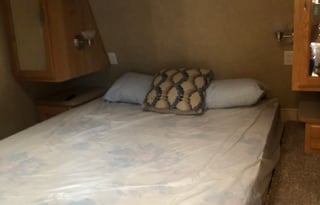 2006 Crossroads Cross Force Cruiser. Built in generator.