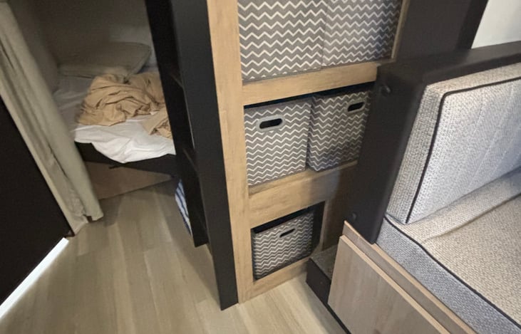6 large storage totes
