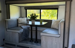 Camp w/Puma Thurman, a charming  Heartland Prowler