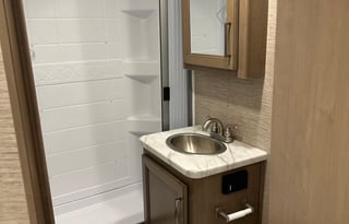 John Family 2021 Thor Motorhome (Only 6k miles)