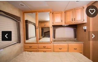 Beautiful 2011 Thor Four Winds Hurricane 32A