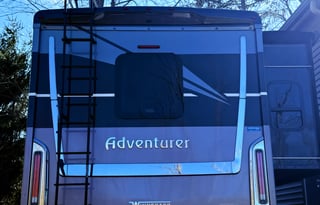 Luxury Winnebago Adventurer – Drive, Camp or Glamp