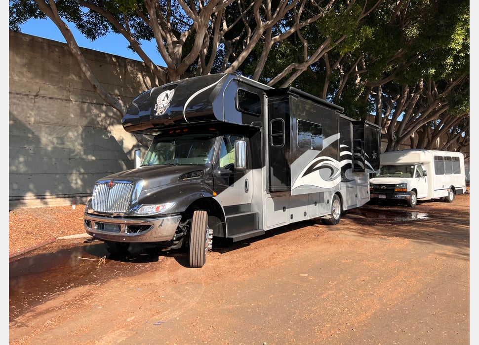 Class C Motor Home rentals in Long Beach