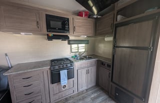 2018 Powerlite 24FS Wife approved Large Bathroom!
