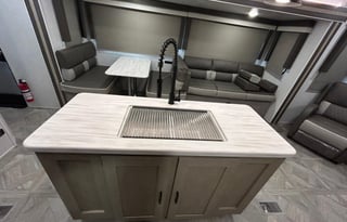 Wayne Wildwood sleeps 6/ 2 slides