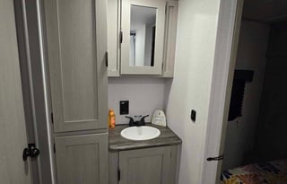 Brand New Viking, Spacious and Clean "The Beehive"