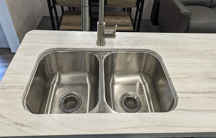 Stainless 50/50 sink in the center island.