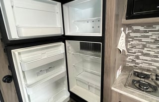 Perfect lightweight camper! Pet Friendly.