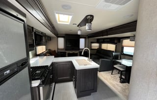 Waylon’s Double Slide living room pet friendly RV with 2 cold AC’s!