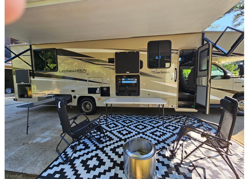 Class C Motor Home rentals in Richmond Hill