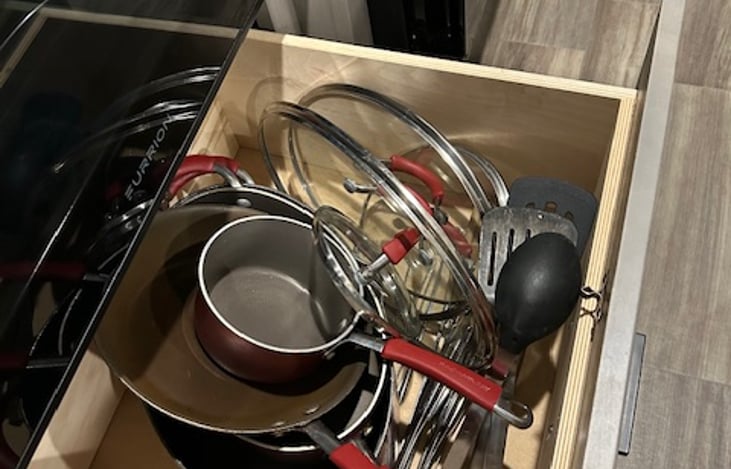 Pots, pans and utensils, everything needed for complete meals