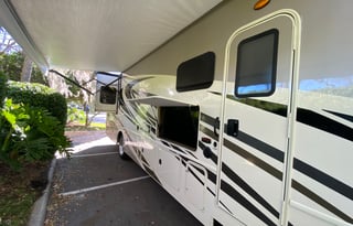 Amazing Couples Getaway w/Washer & Dryer