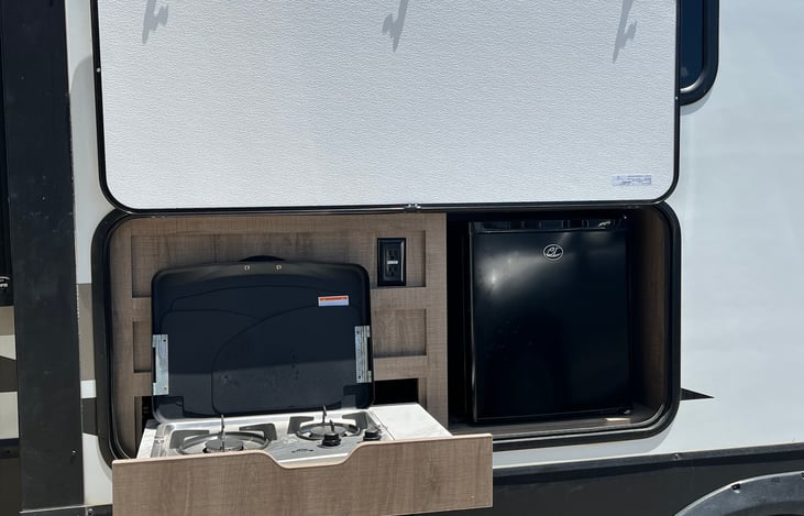 Available off-site. Refrigerator only works when hooked up to 110 ac/power or generator.