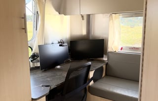 Airstream Glamping in Style/Remote OfficeStarlink