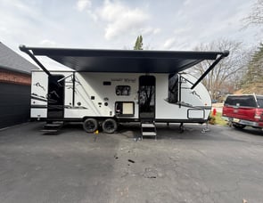 Forest River RV Cherokee Grey Wolf Black Label 23DBHBL