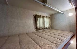 Explore in Style: 2018 Minnie Winnie 31G - Sleep9!