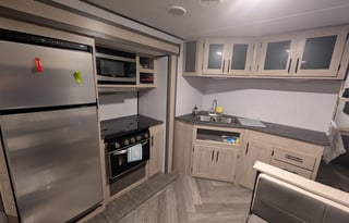 Your stress free RV getaway is here! Prowler 290BH