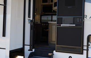 2024 Alliance Paradigm 395DS Paradise on Wheels