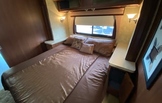 2013 Fleetwood RV Bounder 35K