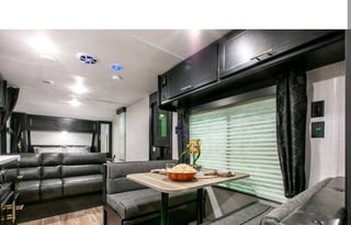 Luxury RV w/patio, Relax - bbq