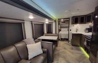 King bed☆Reclining sofa☆Large bathroom