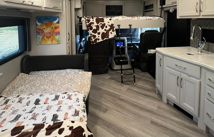 Dinette and Hide a Bed with Linens. You can rent the RV with or without Linens. We do not provide pillows.