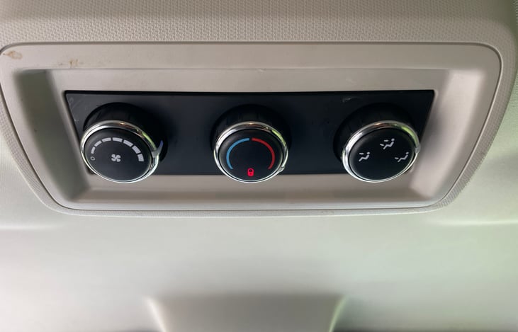 Rear AC/Heat keeps the car comfortable for rear seat passengers