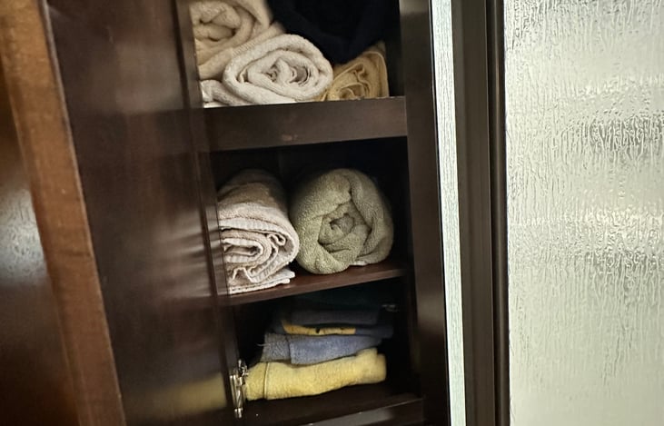 Bath towels in bathroom closet
