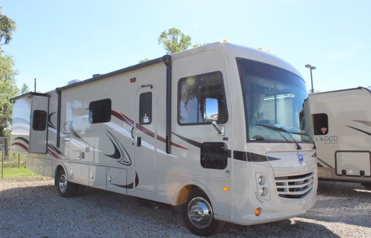 2018 HR Motorhome - Local Delivery Only! | RVshare