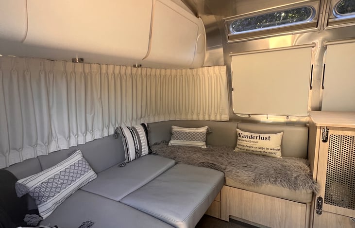 Convertible dinette to sleep 1 adult or 2 kids