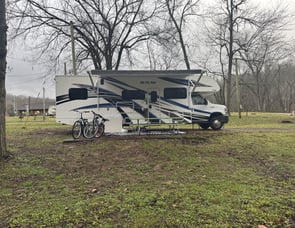 Thor Motor Coach Outlaw 29J