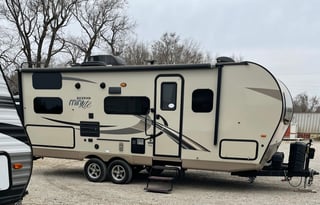 Cozy Family Camper with Goodies!