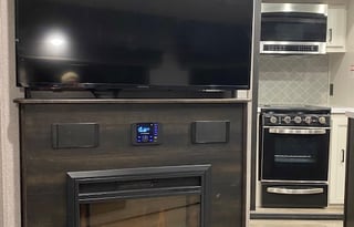 Happy Glamping in the Open Range with 1 1/2 baths!