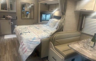 2023 Thor w/large slide out - Make Treasured Times