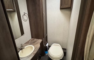 SNACKS-NAPS-MAPS! 2019 Coachmen RV Freelander 27QB