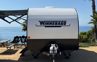 2025 Winnebago • Modern, Easy Tow • Sleeps 5